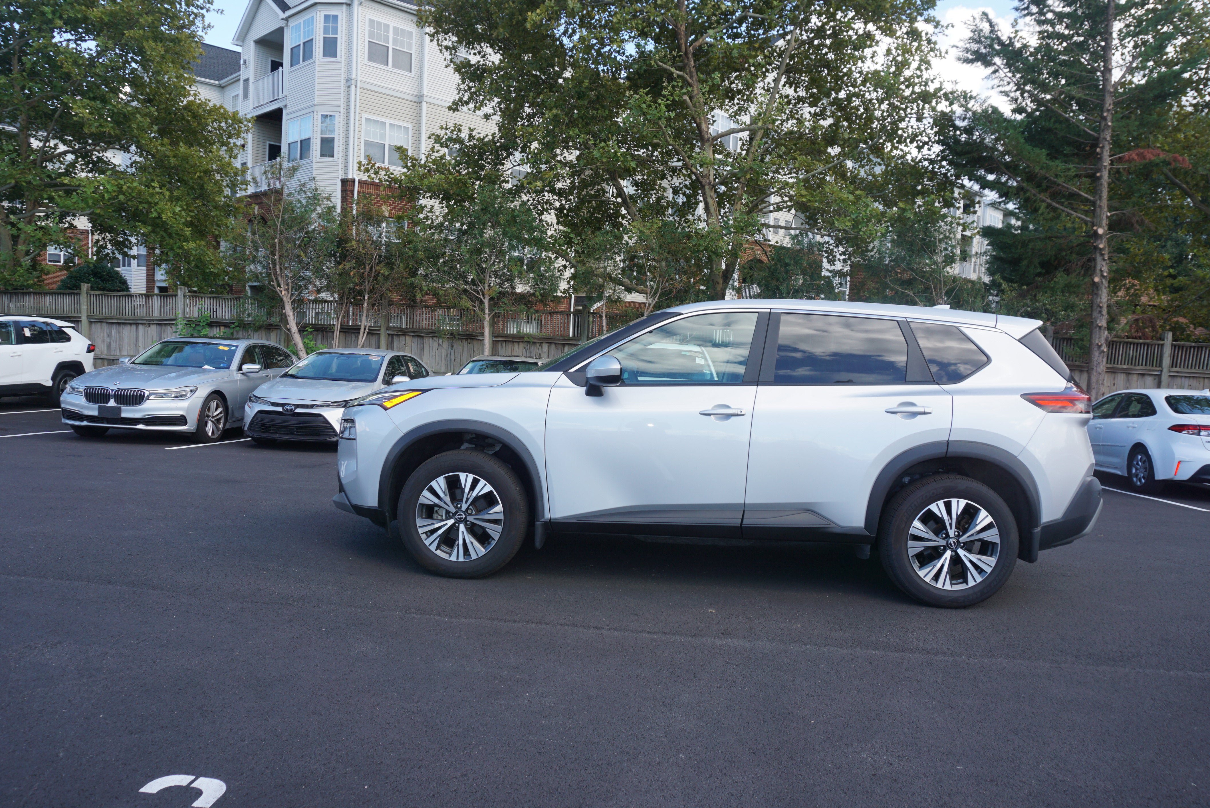 Used 2023 Nissan Rogue SV AWD/4WD image 5
