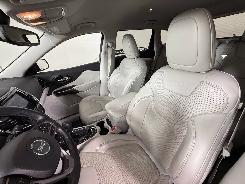 Used 2019 Jeep Cherokee Limited image 30