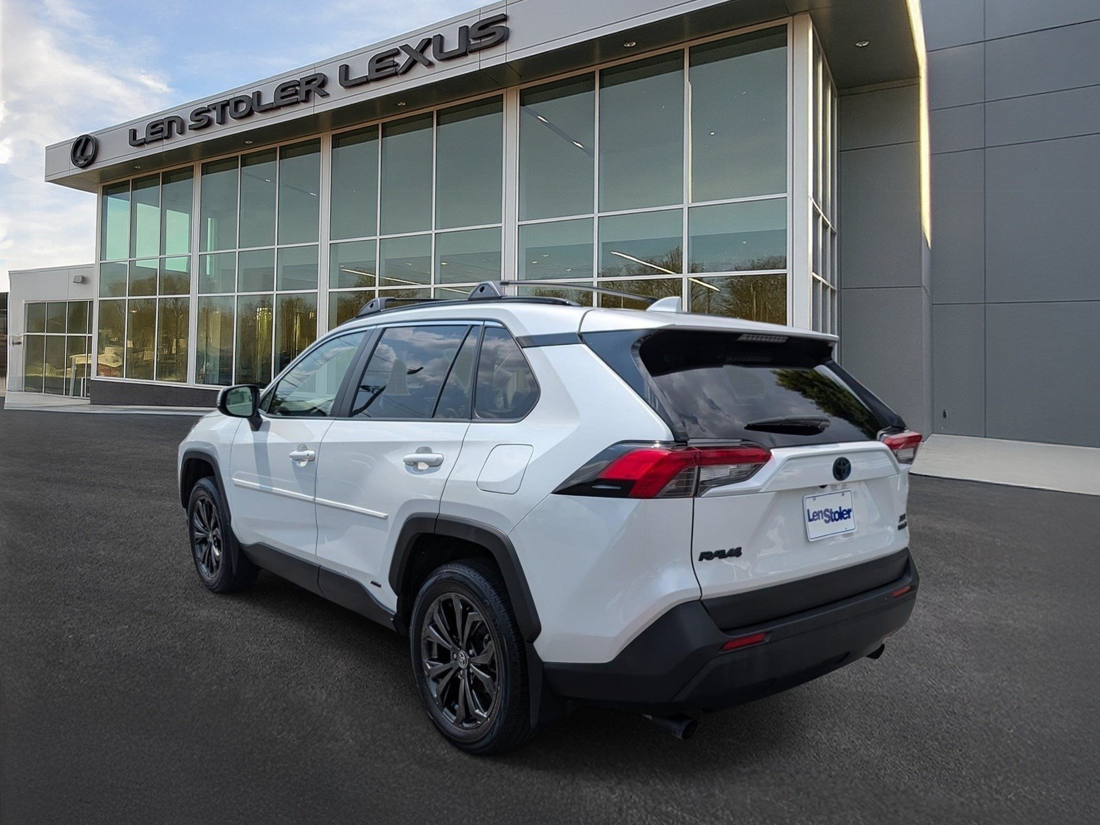 Used 2024 Toyota RAV4 XLE Premium AWD/4WD image 5