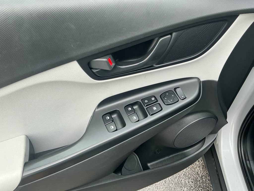 Used 2022 Hyundai Kona SE FWD image 16