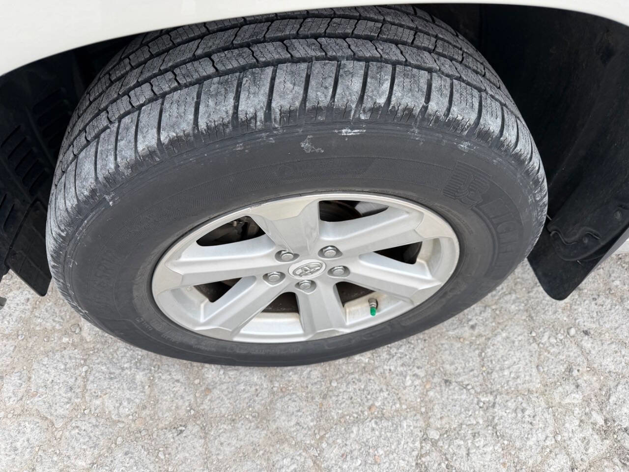 Used 2010 Toyota Highlander SE image 9