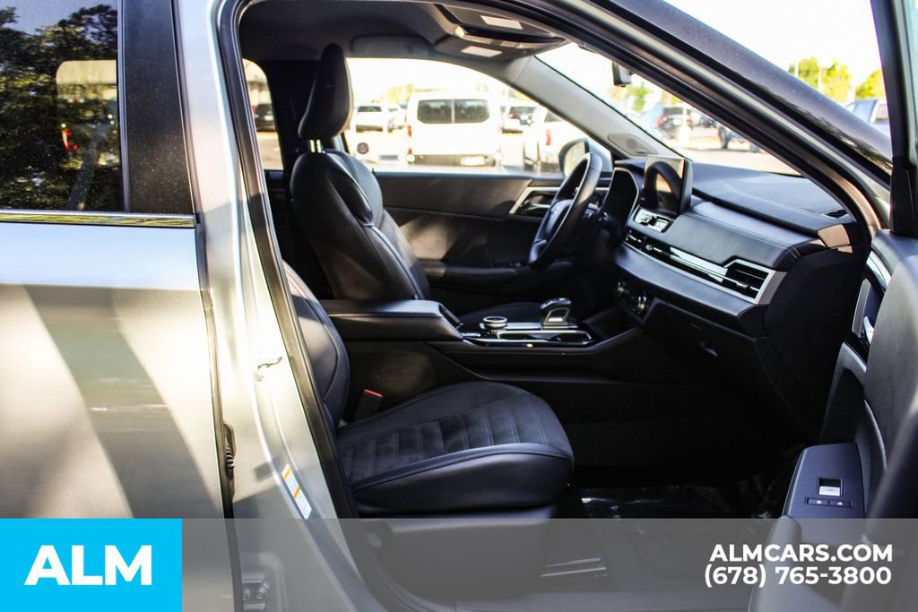 Used 2025 Mitsubishi Outlander SE image 23