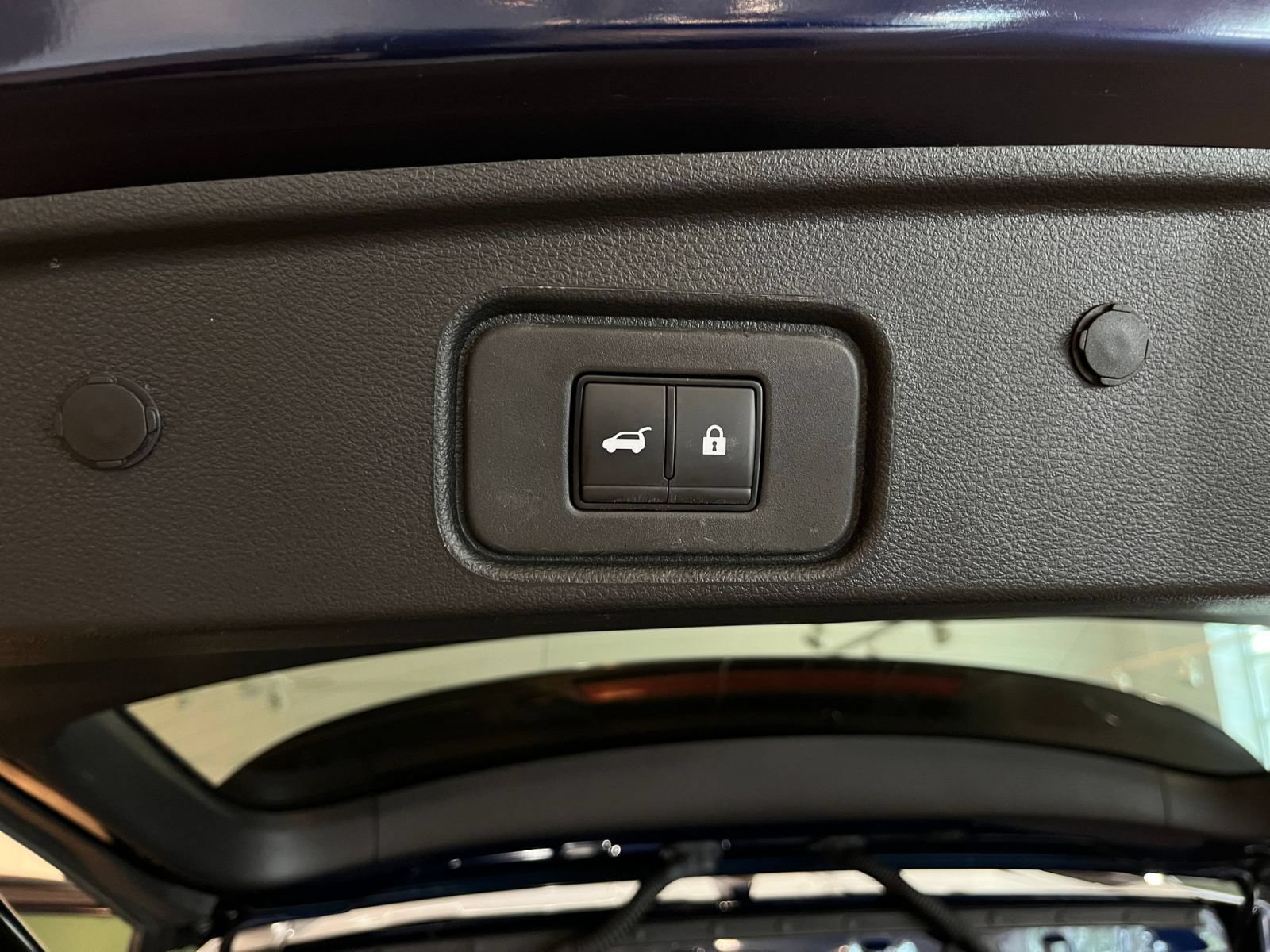 Used 2025 Nissan Pathfinder SV AWD/4WD image 23