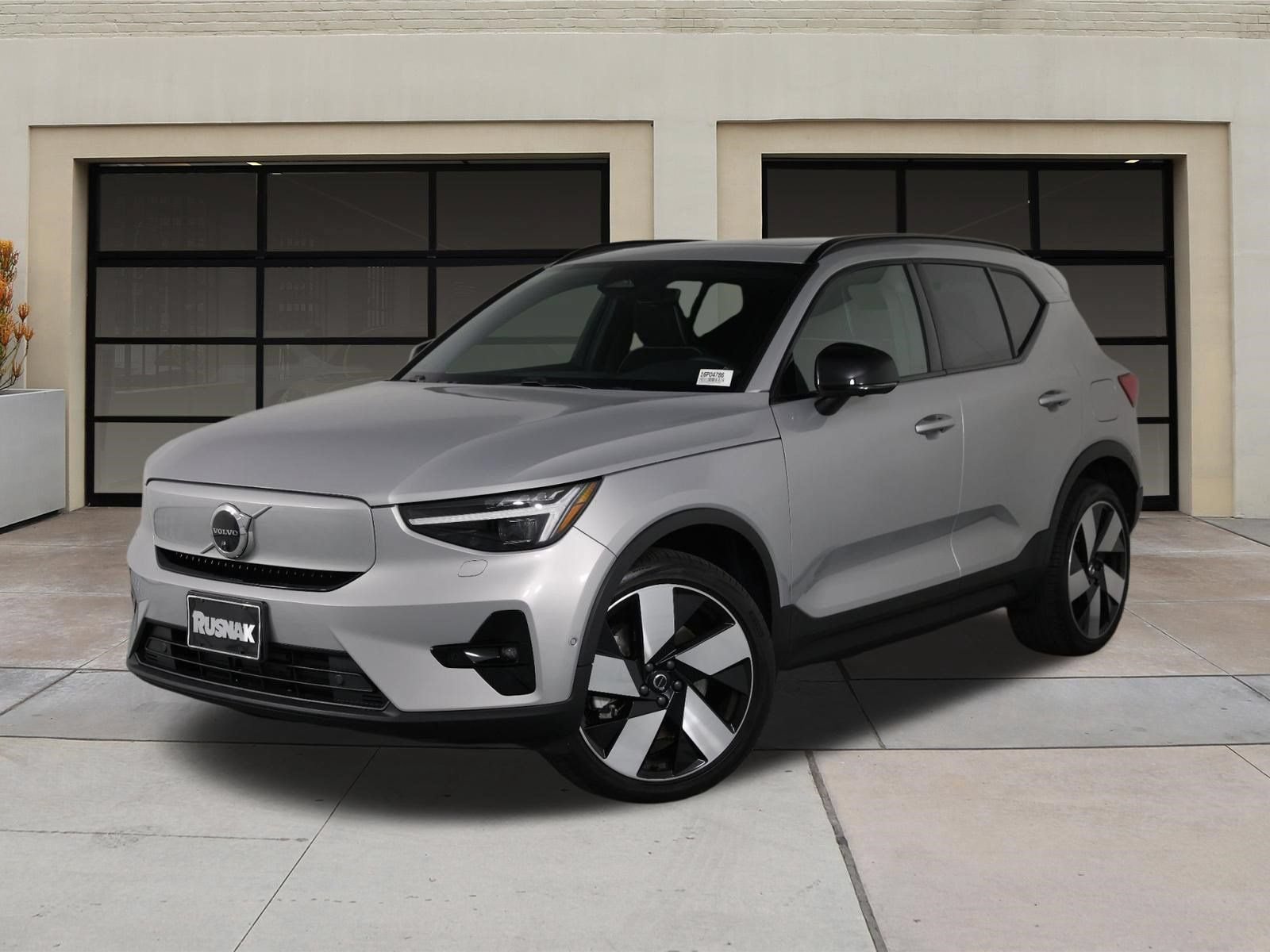 Used 2023 Volvo XC40 Recharge Ultimate AWD/4WD image 3