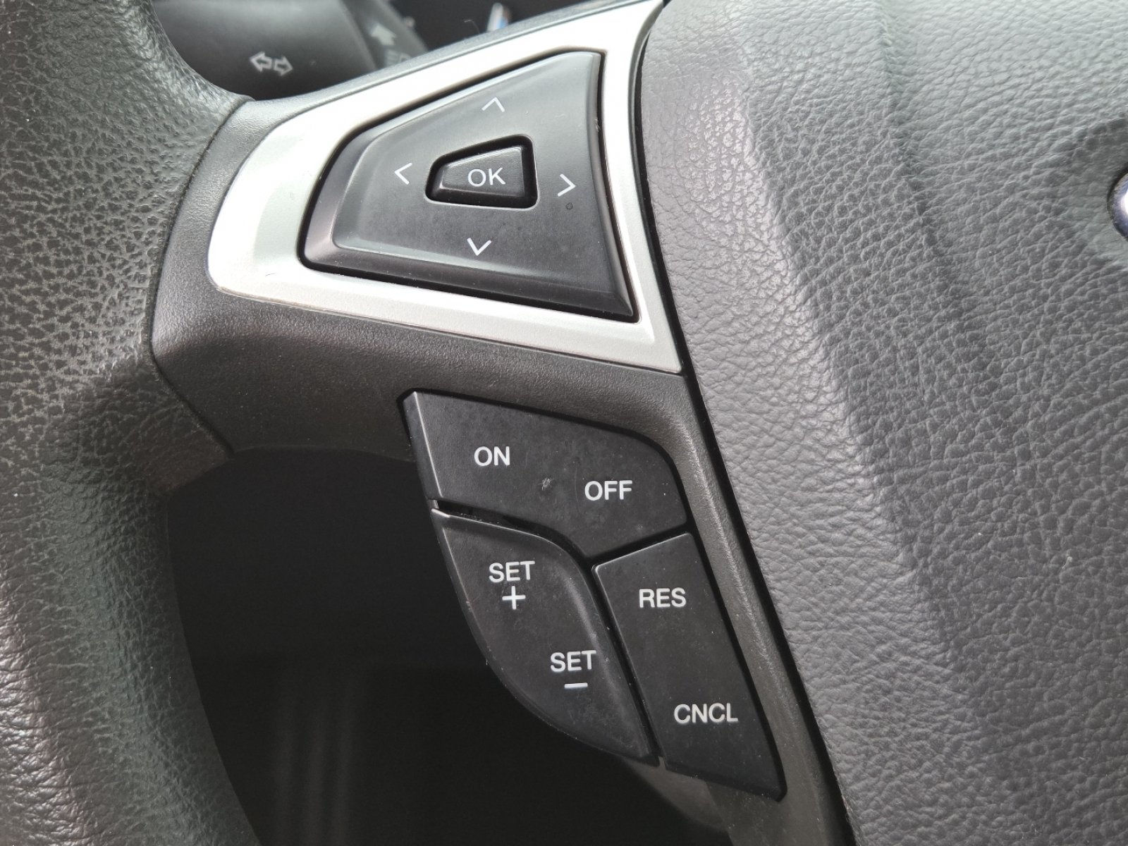 Used 2014 Ford Fusion SE FWD image 4
