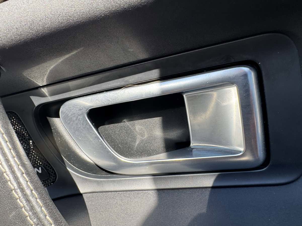 Used 2018 Land Rover Discovery Sport HSE image 43