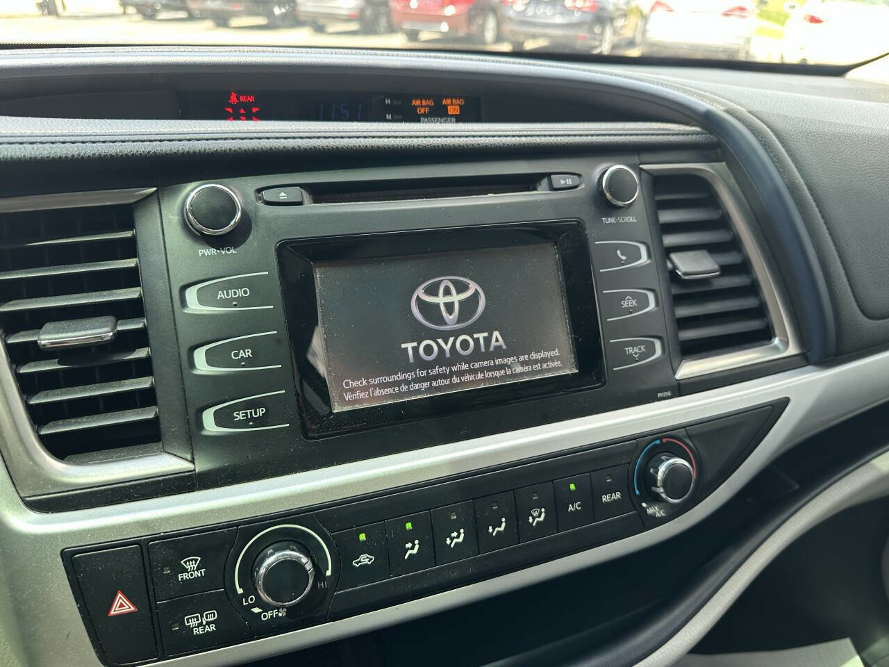 Used 2017 Toyota Highlander LE w/ Carpet Mat Package FWD image 16