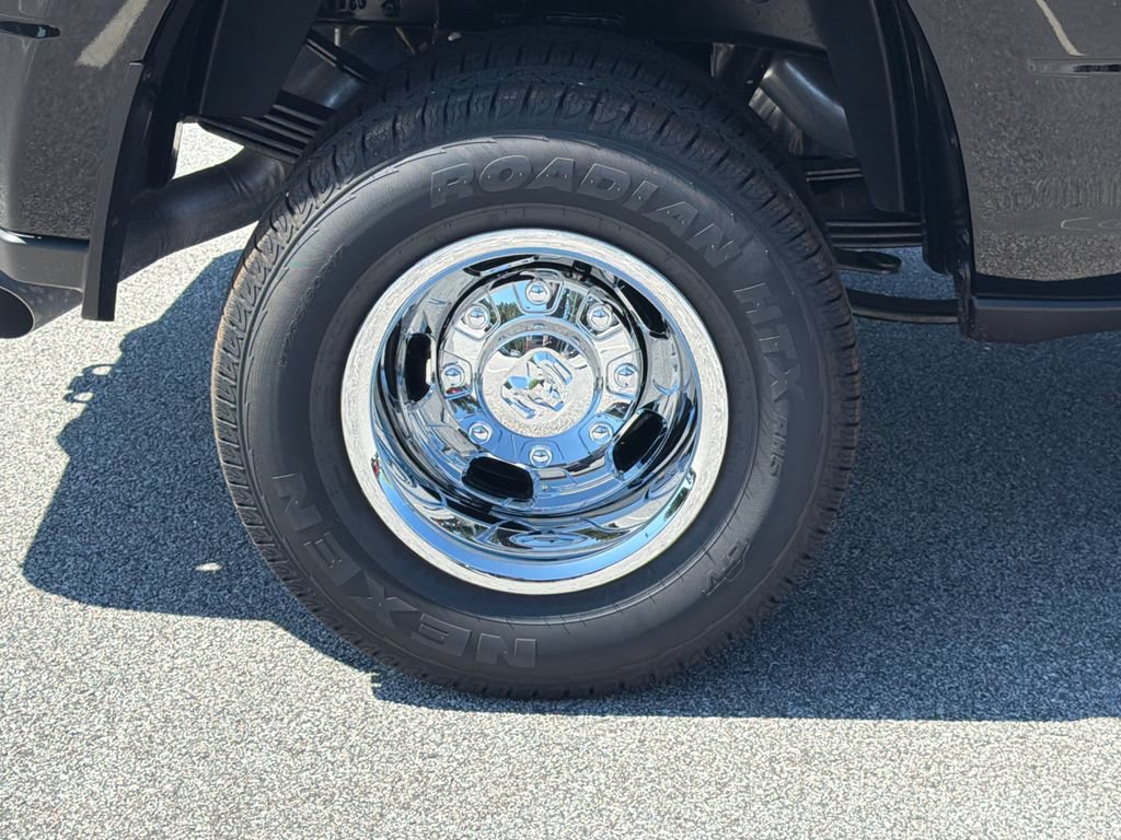 New 2026 RAM 3500 Tradesman AWD/4WD image 17