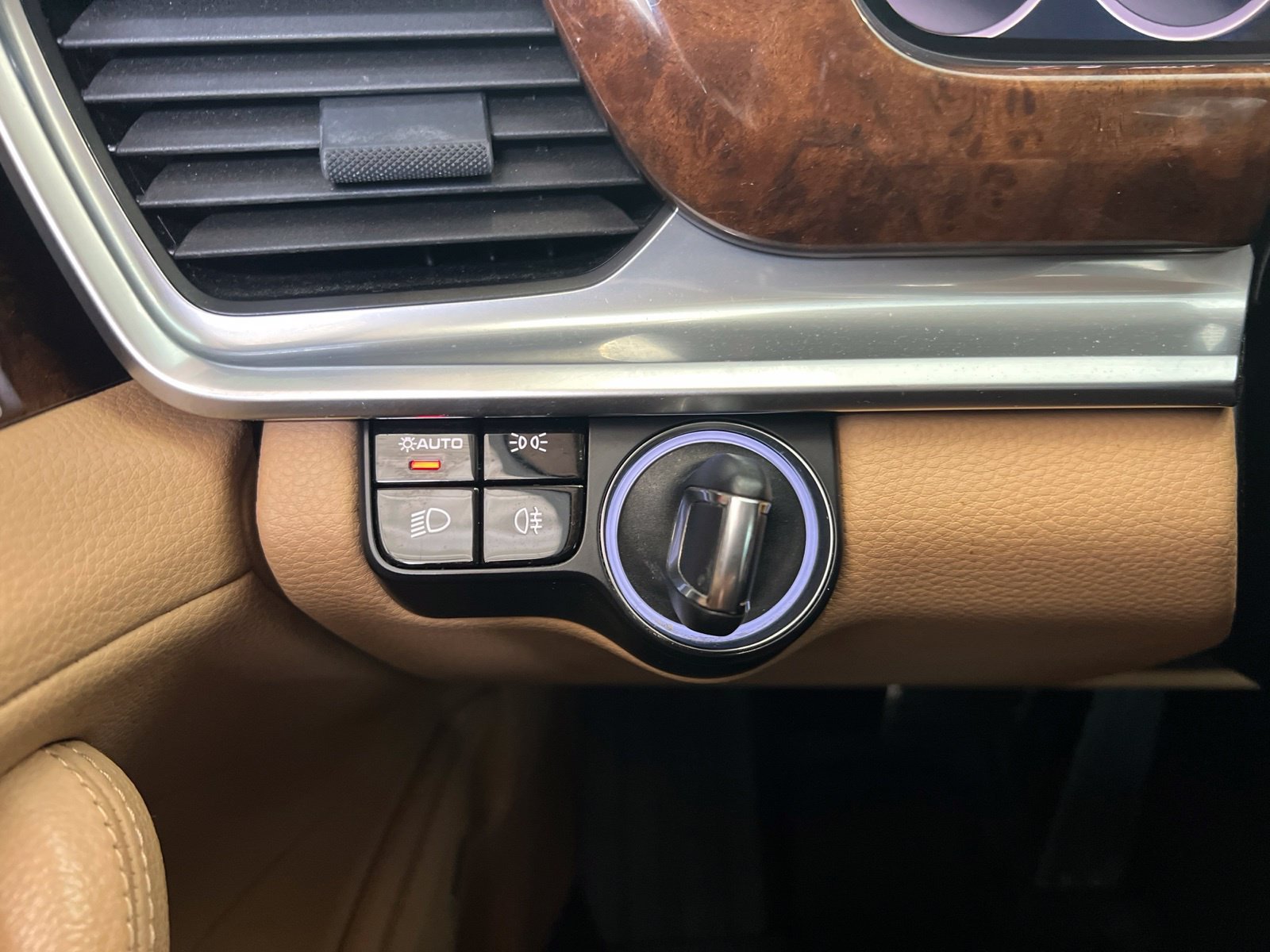 Used 2018 Porsche Panamera 4S AWD/4WD image 25