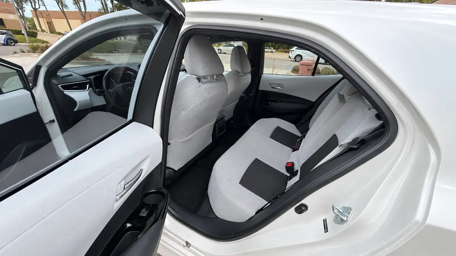 Used 2019 Toyota Corolla SE w/ Carpet Mat Package FWD image 13
