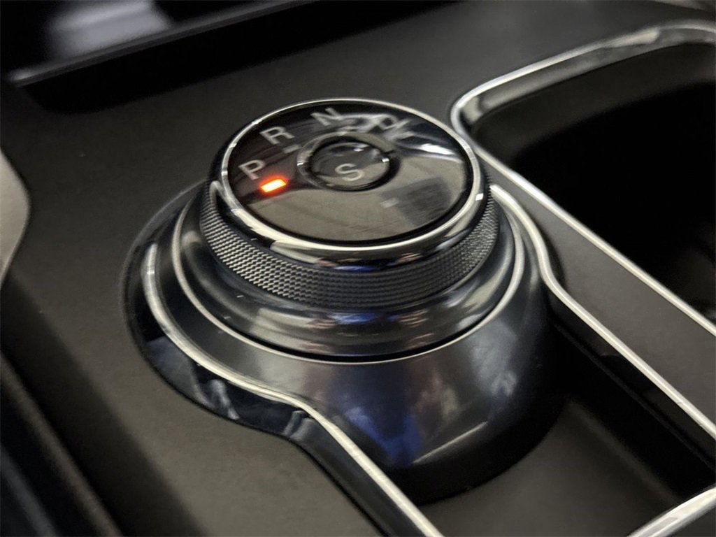 Used 2017 Ford Fusion SE w/ Fusion SE Technology Package image 16