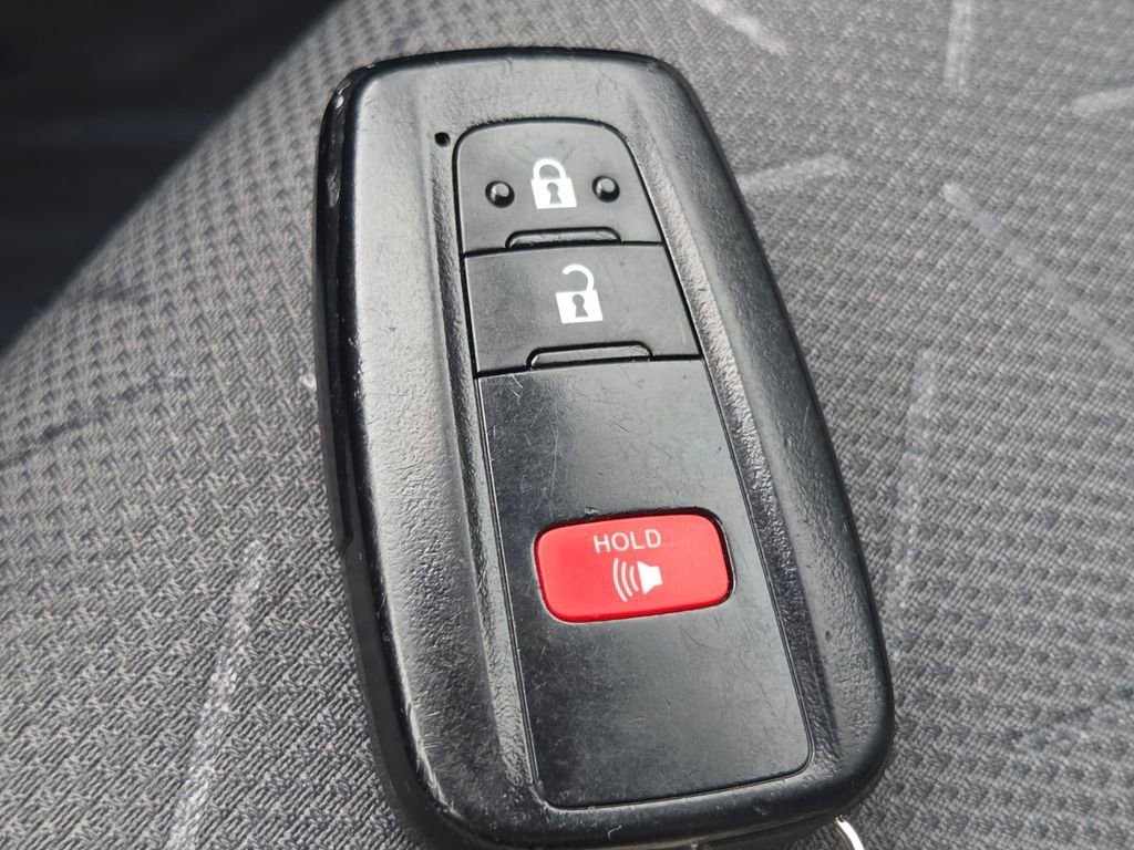 Used 2024 Toyota RAV4 XLE FWD image 33