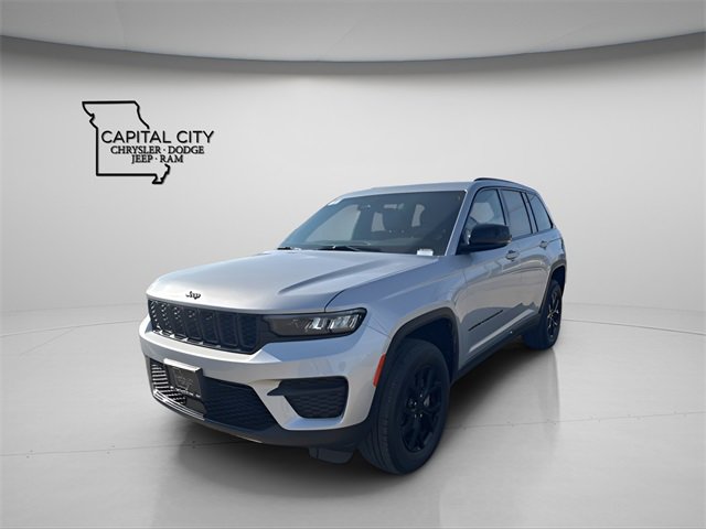 New 2025 Jeep Grand Cherokee Altitude image 4