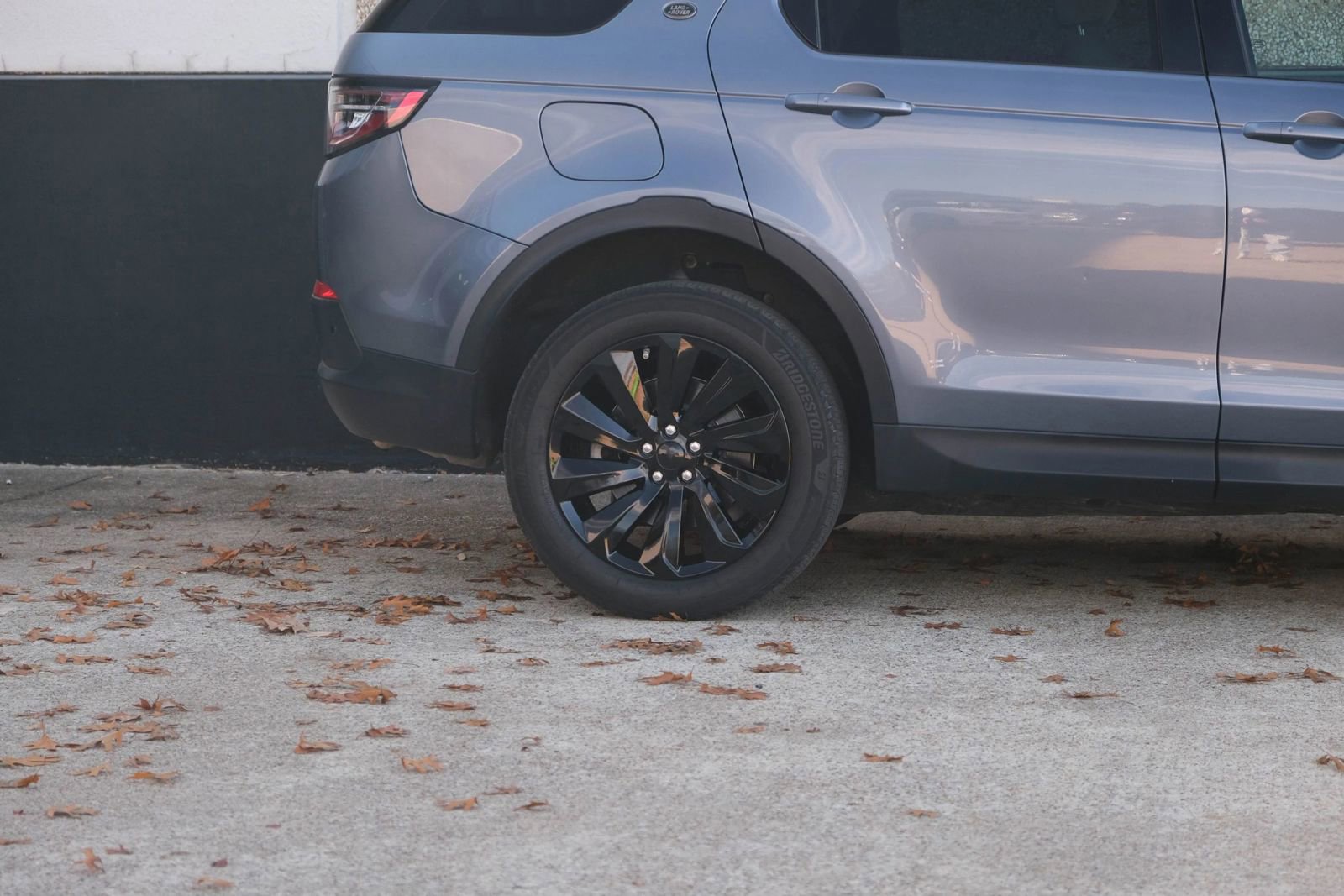 Used 2020 Land Rover Discovery Sport SE image 11