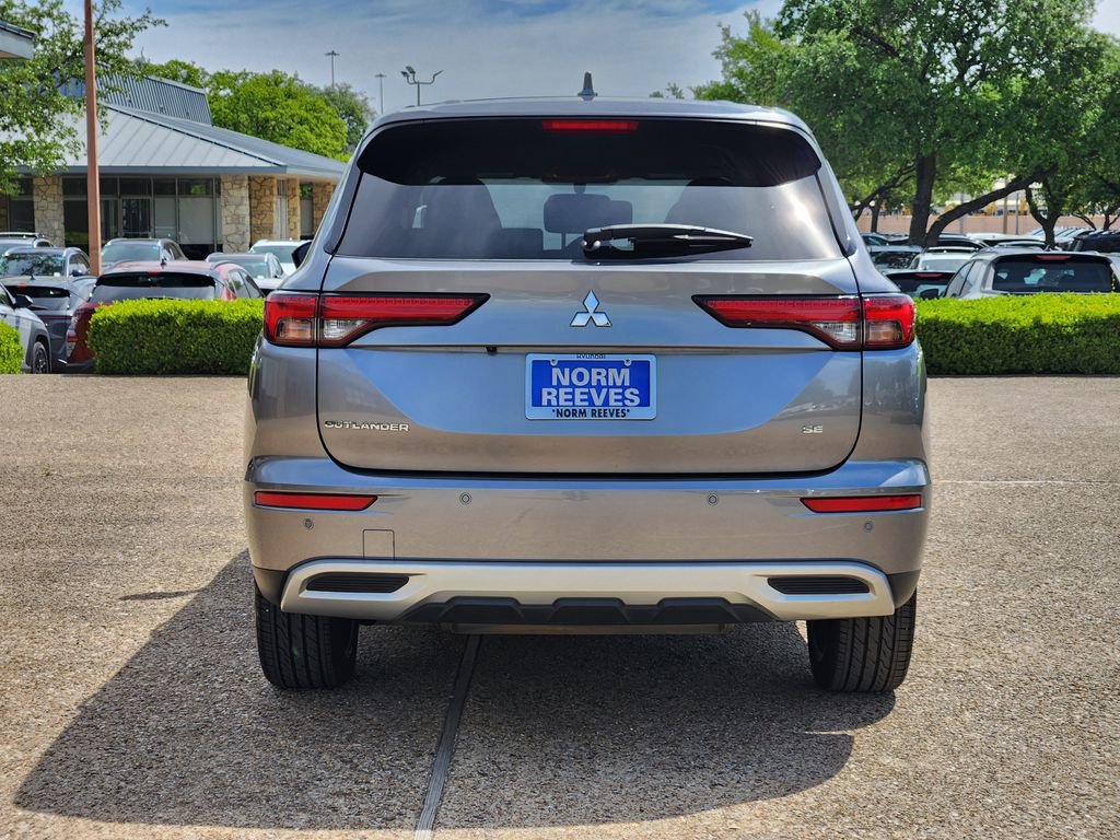 Used 2022 Mitsubishi Outlander SE image 6