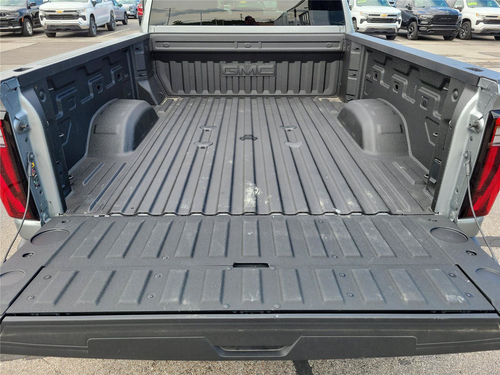 Used 2026 GMC Sierra 2500 SLT w/ SLT Convenience Package AWD/4WD image 8