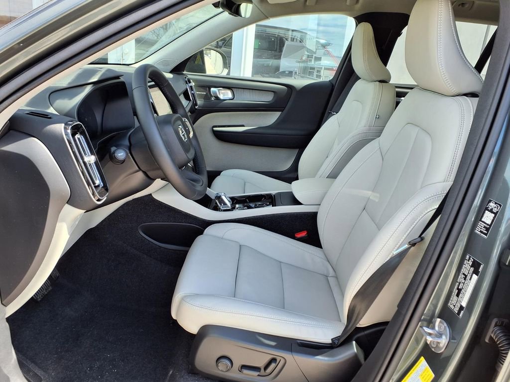 New 2026 Volvo XC40 B5 Ultra w/ Protection Package Premier AWD/4WD image 7