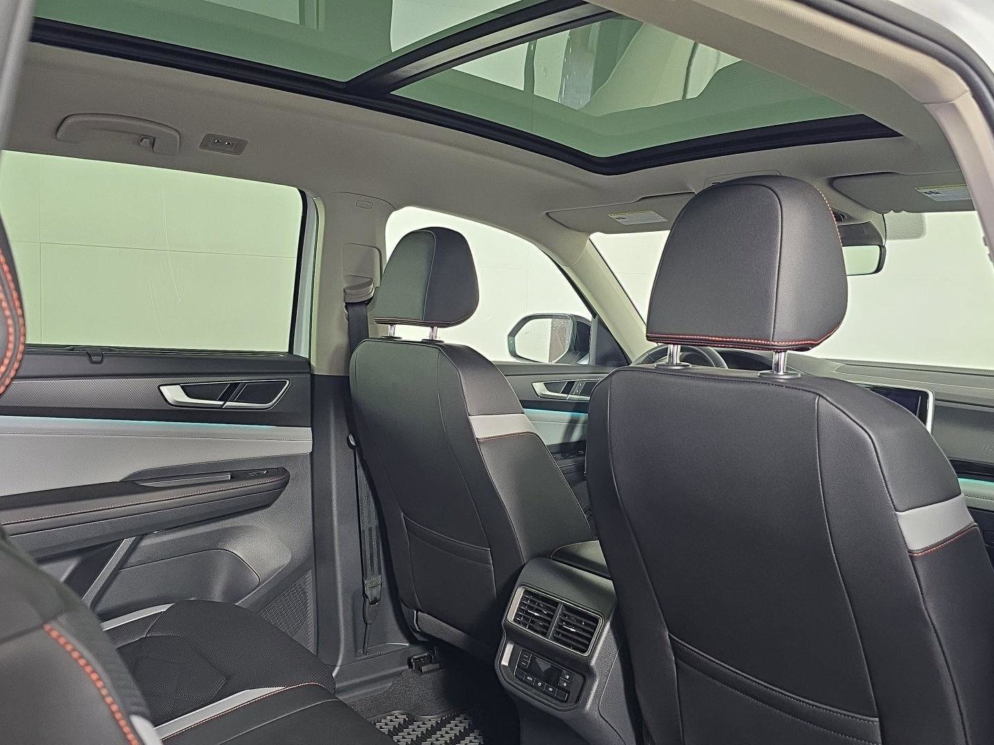 Used 2026 Volkswagen Atlas Peak Edition AWD/4WD image 15