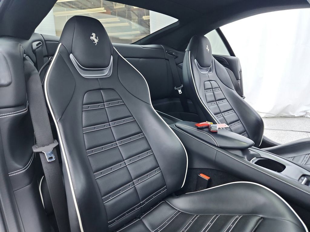 Used 2020 Ferrari Portofino Base image 32