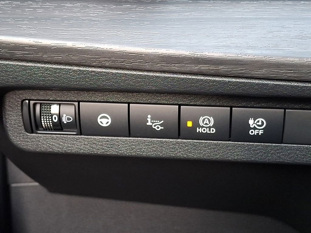 Used 2024 Nissan Ariya AWD image 25