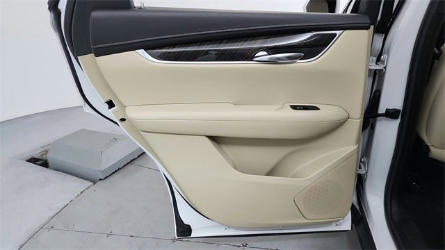 Used 2018 Cadillac XT5 Base w/ LPO, Wheel Lock Package image 17