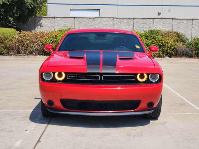 Used 2018 Dodge Challenger SXT RWD image 2