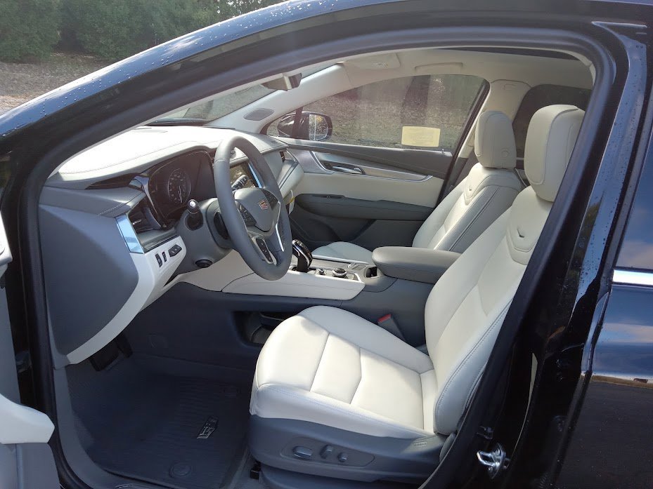 New 2026 Cadillac XT5 Premium Luxury w/ Driver Assist Package AWD/4WD image 9