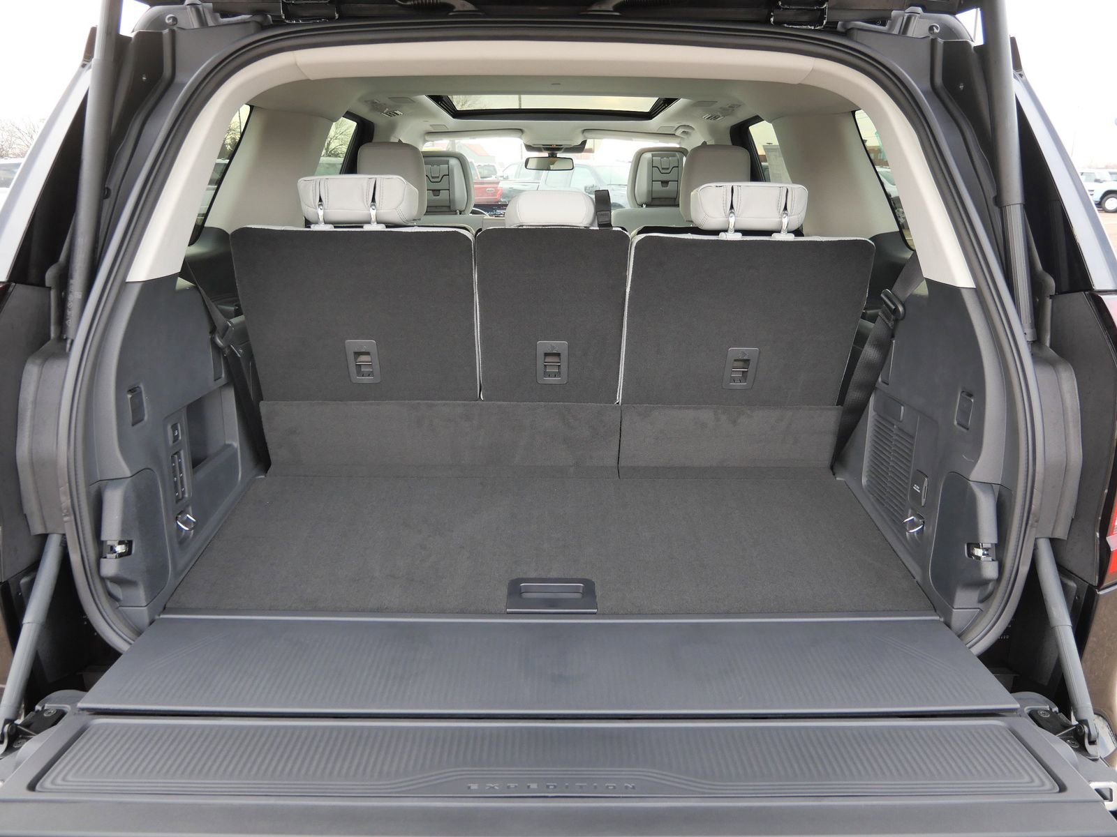 New 2026 Ford Expedition Platinum w/ Platinum Ultimate Package image 9