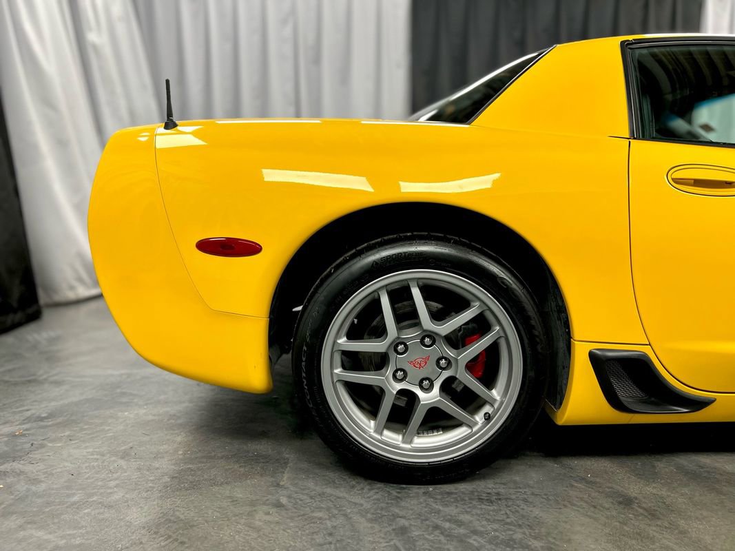 Used 2003 Chevrolet Corvette Z06 w/ Memory Package, 3 Drivers image 9