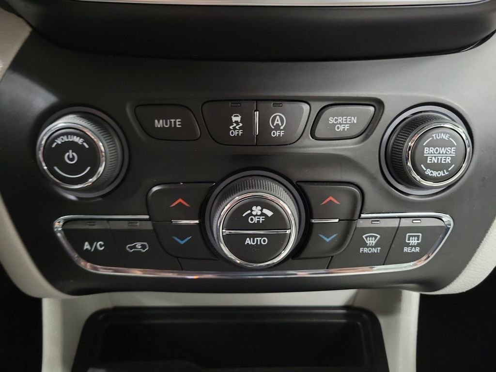 Used 2020 Jeep Cherokee Limited w/ Technology Group image 18