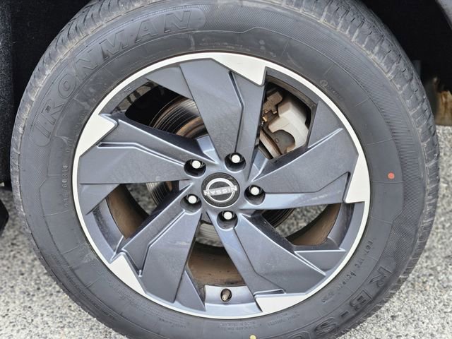 Certified 2024 Nissan Rogue SV FWD image 10