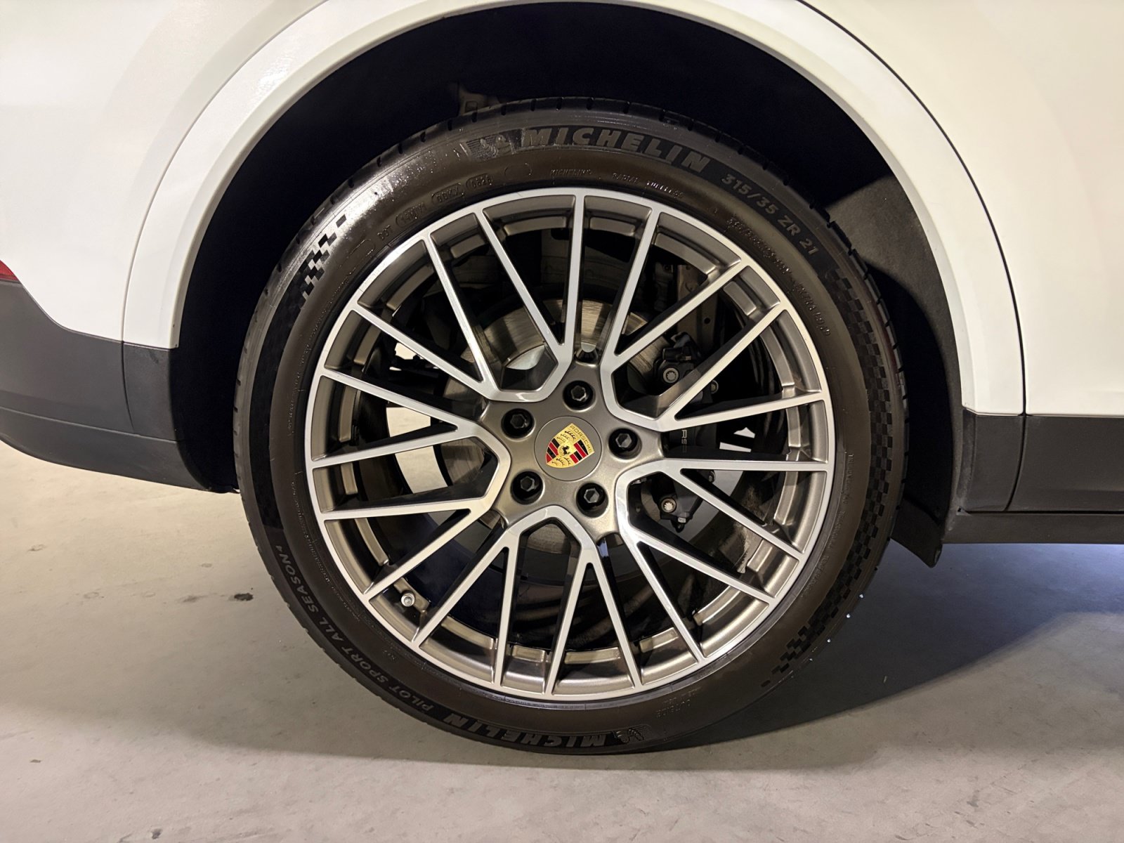 Certified 2023 Porsche Cayenne Platinum Edition AWD/4WD image 21