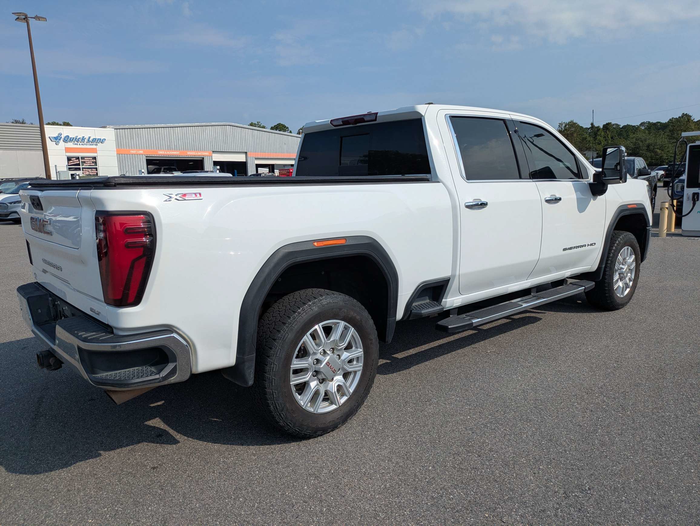 Used 2024 GMC Sierra 2500 SLT w/ SLT Premium Package AWD/4WD image 4