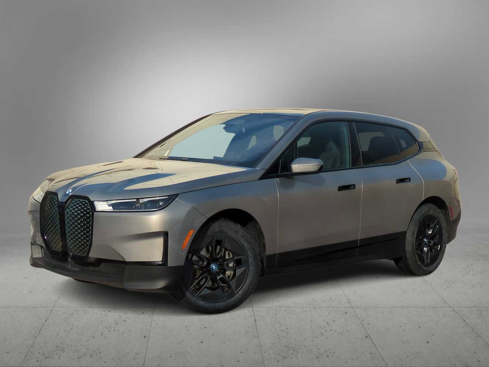 Used 2025 BMW iX xDrive50 image 1