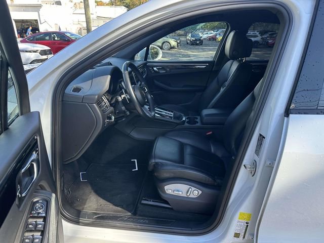 Used 2024 Porsche Macan image 16