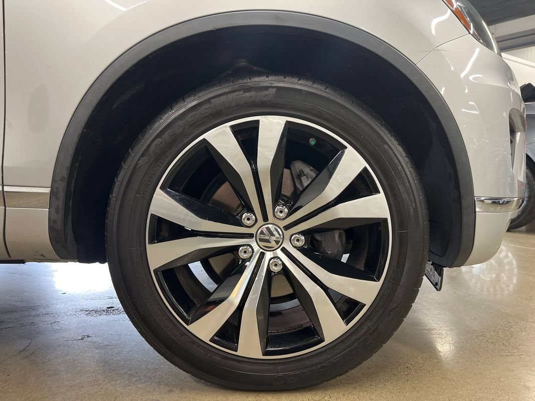 Used 2017 Volkswagen Touareg Wolfsburg Edition AWD/4WD image 33