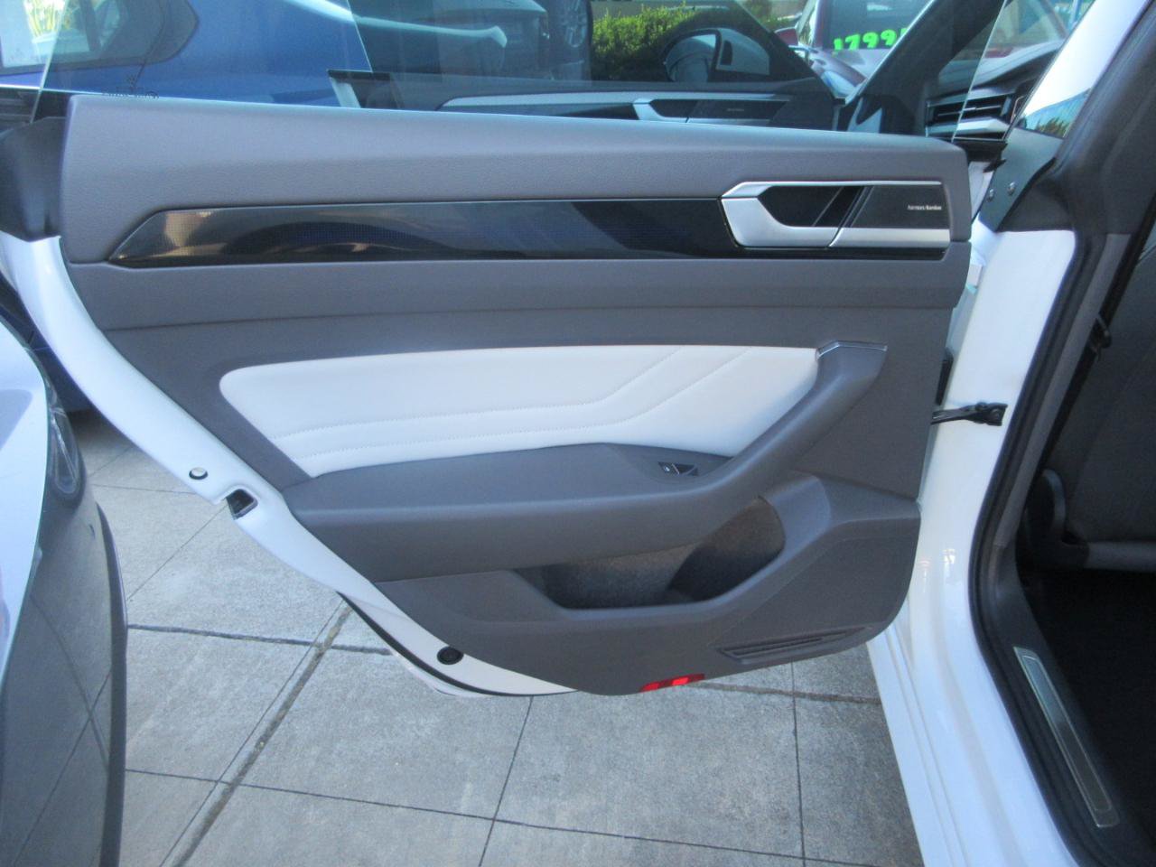 Used 2023 Volkswagen Arteon SEL Premium AWD/4WD image 40