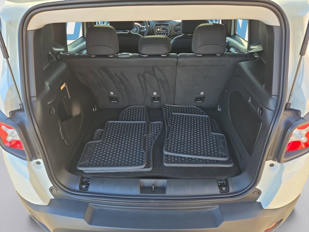 Used 2023 Jeep Renegade Altitude w/ Sun/Sound Group AWD/4WD image 16