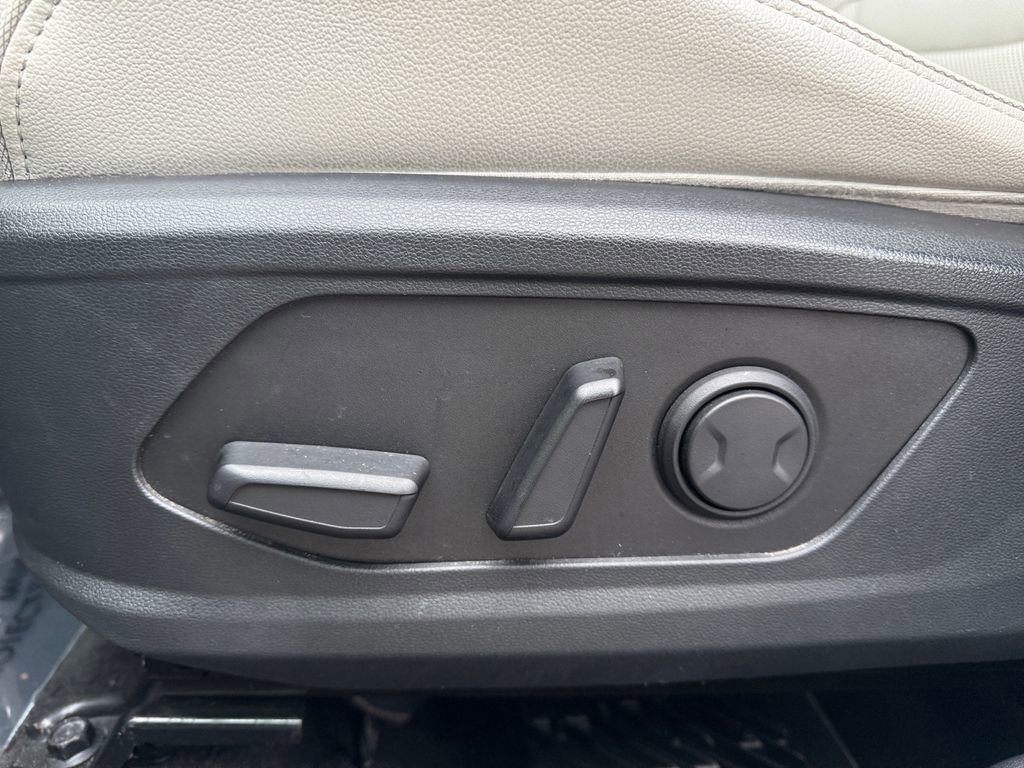 Used 2022 Hyundai Tucson Limited w/ Cargo Package image 16