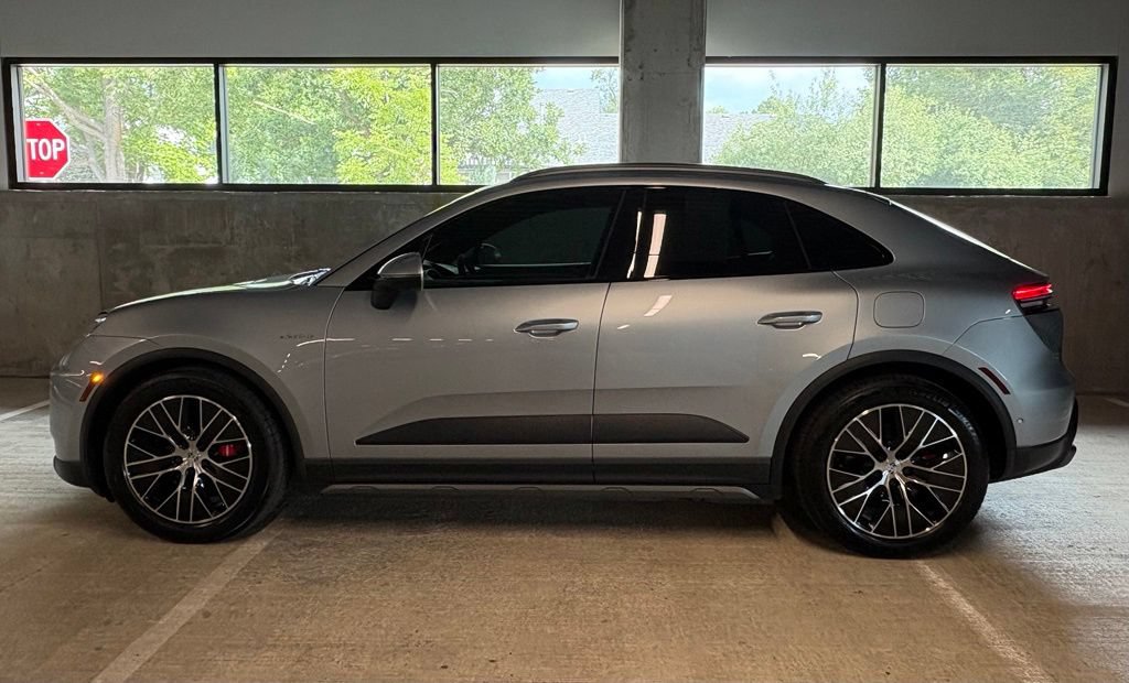 Used 2025 Porsche Macan 4S Electric AWD/4WD image 2