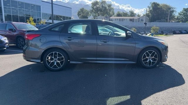 Used 2015 Ford Focus SE w/ SE Sport Package FWD image 2