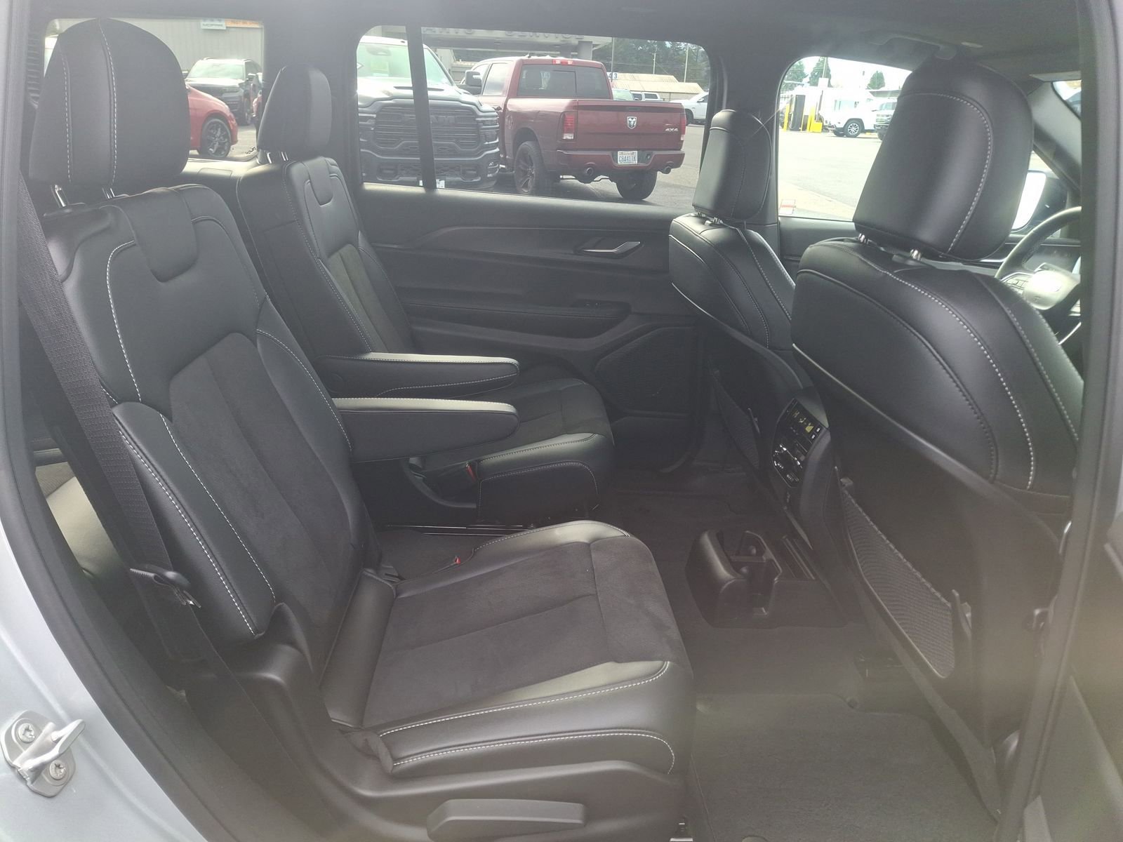Used 2025 Jeep Grand Cherokee L Altitude AWD/4WD image 26