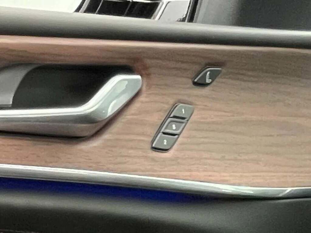 New 2025 Jeep Grand Cherokee L Summit w/ Luxury Tech Group V image 40