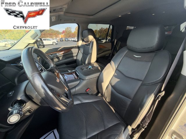Used 2017 Cadillac Escalade Luxury AWD/4WD image 25