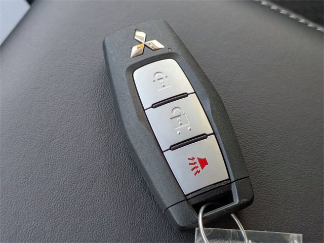 New 2025 Mitsubishi Outlander ES image 32