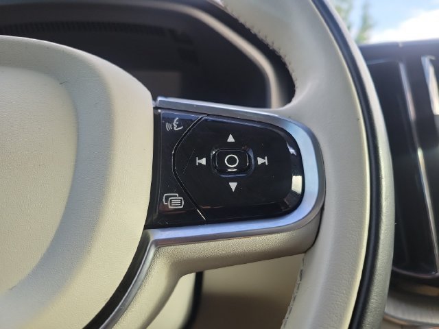 Used 2021 Volvo XC60 T5 Inscription w/ Protection Package FWD image 24