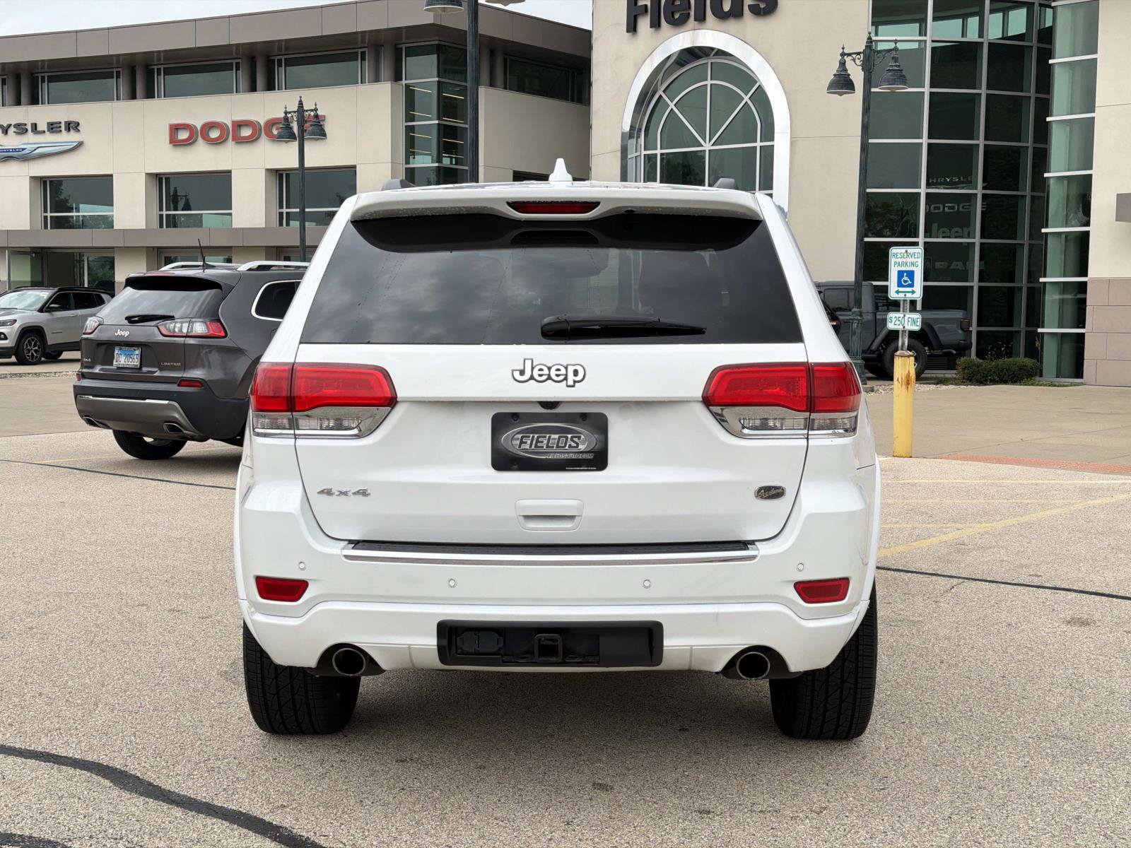 Used 2019 Jeep Grand Cherokee Overland AWD/4WD image 6
