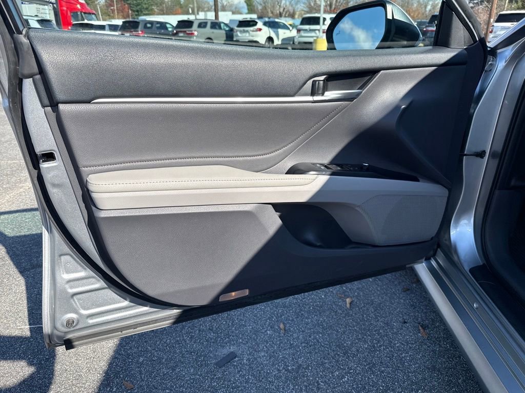 Used 2018 Toyota Camry L image 14