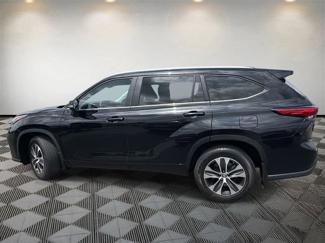 Used 2023 Toyota Highlander XLE AWD/4WD image 8