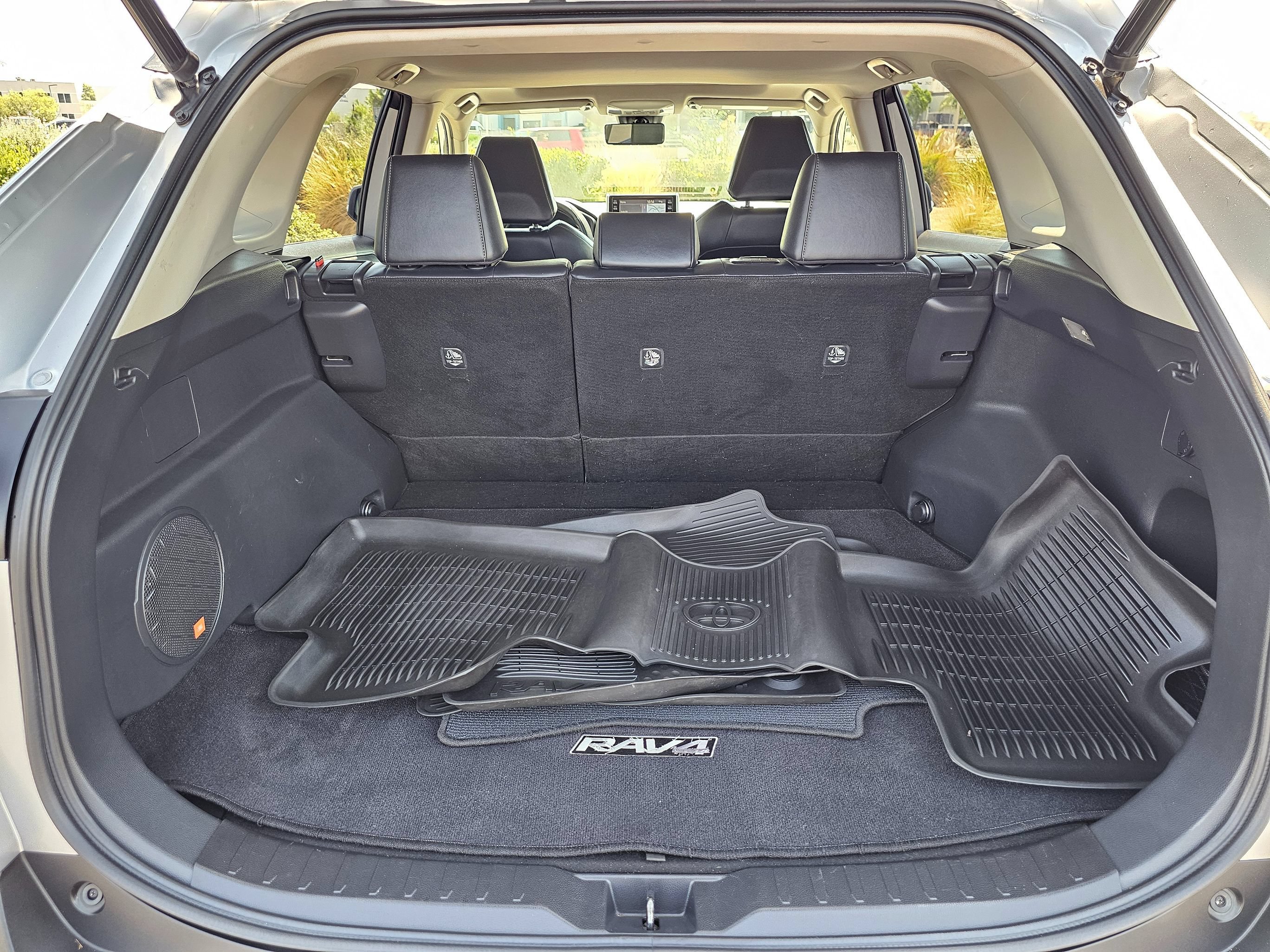 Used 2019 Toyota RAV4 Limited w/ Carpet Mat Package FWD image 28